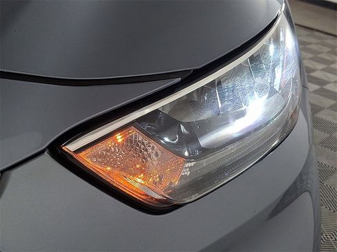 Used 2020 Toyota Highlander LE image 13