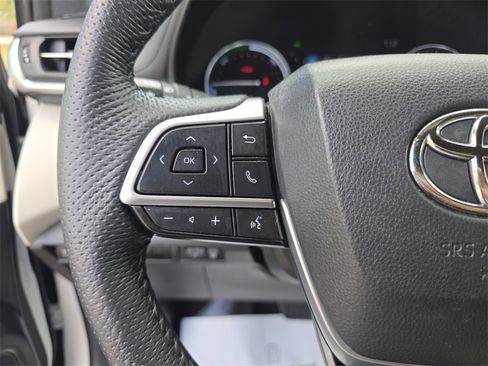Certified 2024 Toyota Sienna Limited image 32