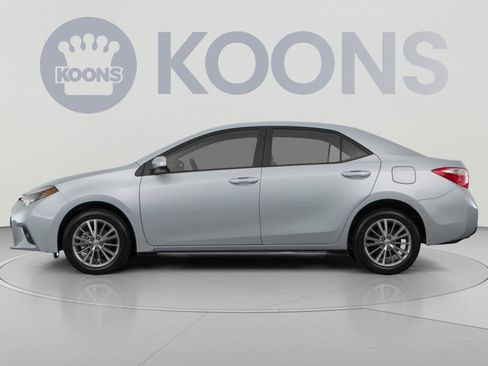 Used 2015 Toyota Corolla LE FWD image 2