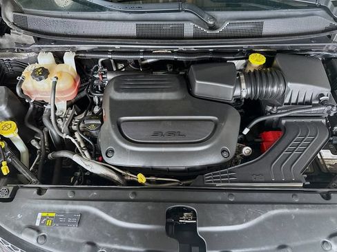 Used 2020 Chrysler Pacifica Touring-L FWD image 30