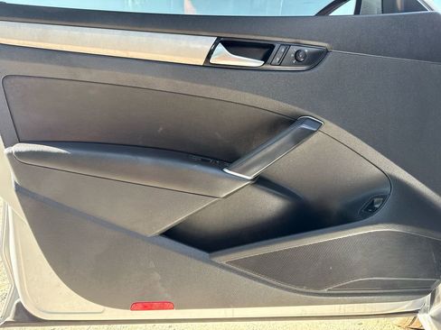 Used 2021 Volkswagen Passat 2.0T SE image 11