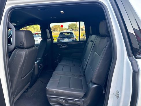 Used 2024 Chevrolet Suburban RST RWD image 5