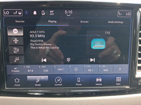 Used 2024 Chrysler Pacifica Touring-L FWD image 15