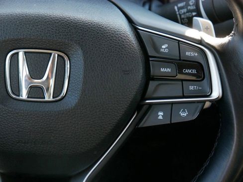 Used 2018 Honda Accord Touring image 18