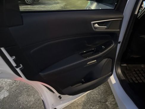 Used 2019 Ford Edge SEL w/ Cold Weather Package image 7
