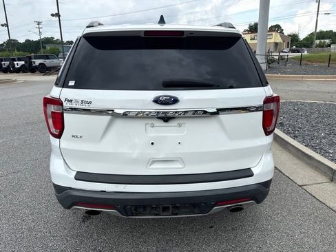 Used 2018 Ford Explorer XLT FWD image 7