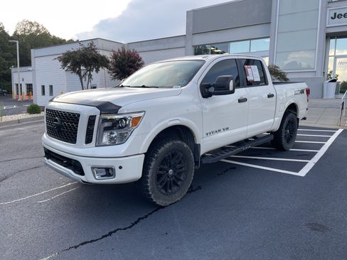 Used 2019 Nissan Titan PRO-4X w/ Pro-4x Convenience Package AWD/4WD image 6