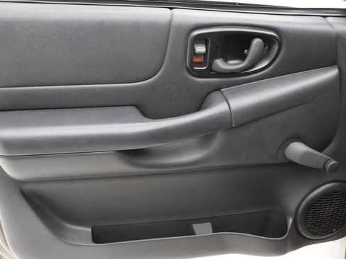 Used 2002 Chevrolet S10 Pickup 2WD Regular Cab w/ Preferred Equipment Group image 15