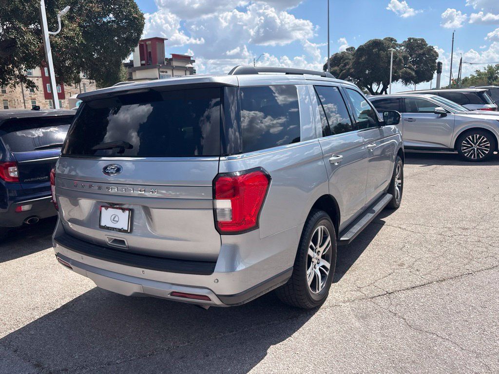 Used 2024 Ford Expedition XLT RWD image 5