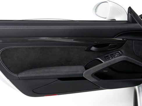 Used 2018 Porsche 911 GT2 RS image 32