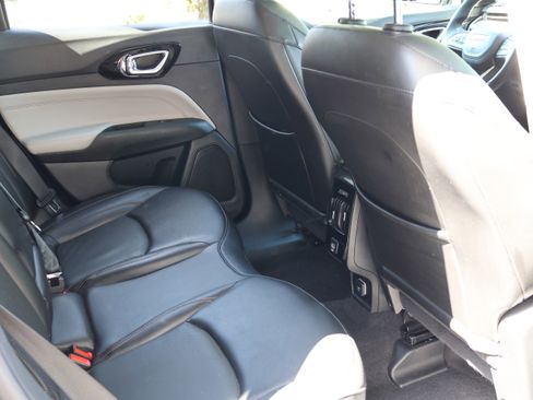Used 2022 Jeep Compass Limited AWD/4WD image 19