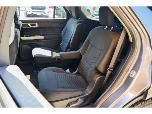 Used 2021 Ford Explorer XLT image 17