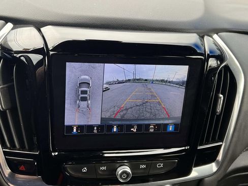 Used 2023 Chevrolet Traverse LT w/ Rear Camera Mirror Package image 19