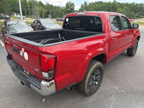 Used 2021 Toyota Tacoma SR5 AWD/4WD image 5