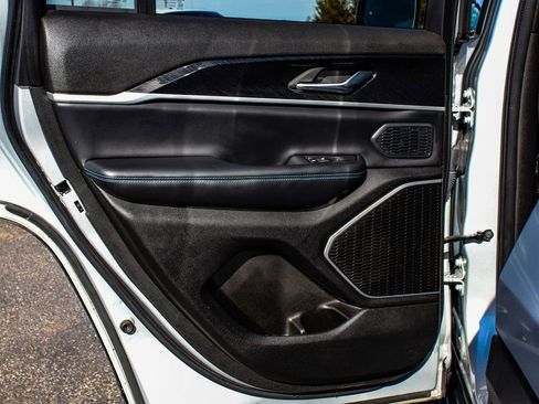 Used 2024 Jeep Grand Cherokee Trailhawk image 11