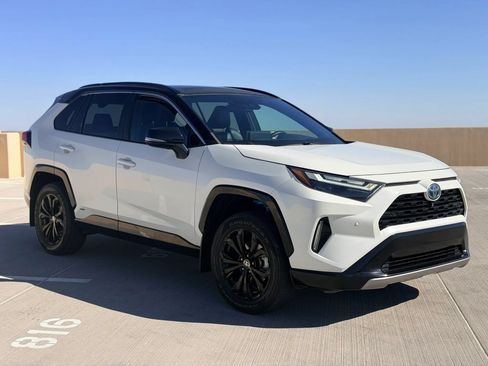 Used 2022 Toyota RAV4 XSE AWD/4WD image 3