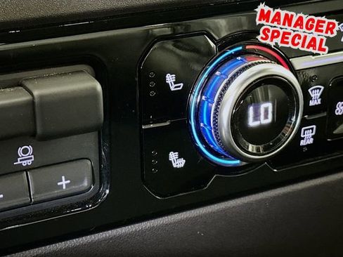 Used 2025 GMC Sierra 1500 SLT AWD/4WD image 21