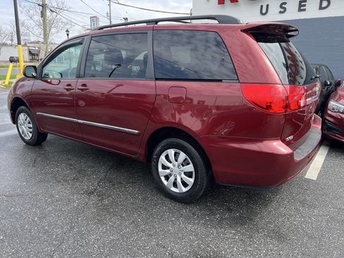 Used 2010 Toyota Sienna XLE Limited image 5