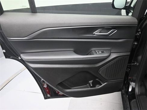 New 2025 Jeep Grand Cherokee L Laredo w/ Luxury Tech Group I image 11