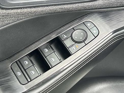 Used 2022 Nissan Rogue SV AWD/4WD image 18