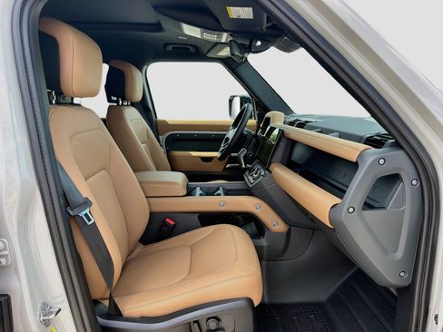 New 2026 Land Rover Defender 110 X-Dynamic SE AWD/4WD image 15
