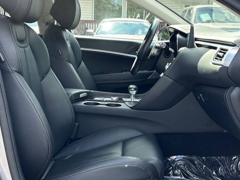 Used 2025 Genesis G70 2.5T RWD image 20