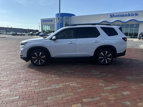 Used 2025 Honda Pilot Elite image 3