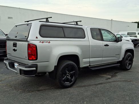 Used 2017 Chevrolet Colorado LT AWD/4WD image 7
