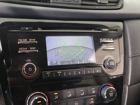 Used 2017 Nissan Rogue S w/ Appearance Package FWD image 6