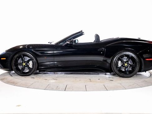 Used 2017 Ferrari California T image 3