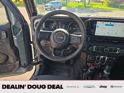 Used 2024 Jeep Wrangler Unlimited image 14