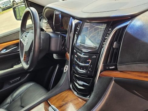 Used 2015 Cadillac Escalade Premium AWD/4WD image 13