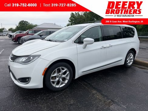 Used 2017 Chrysler Pacifica Touring-L w/ Tire & Wheel Group FWD image 1