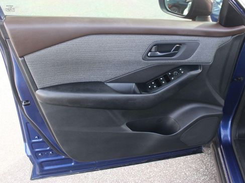 Used 2023 Nissan Rogue S AWD/4WD image 12