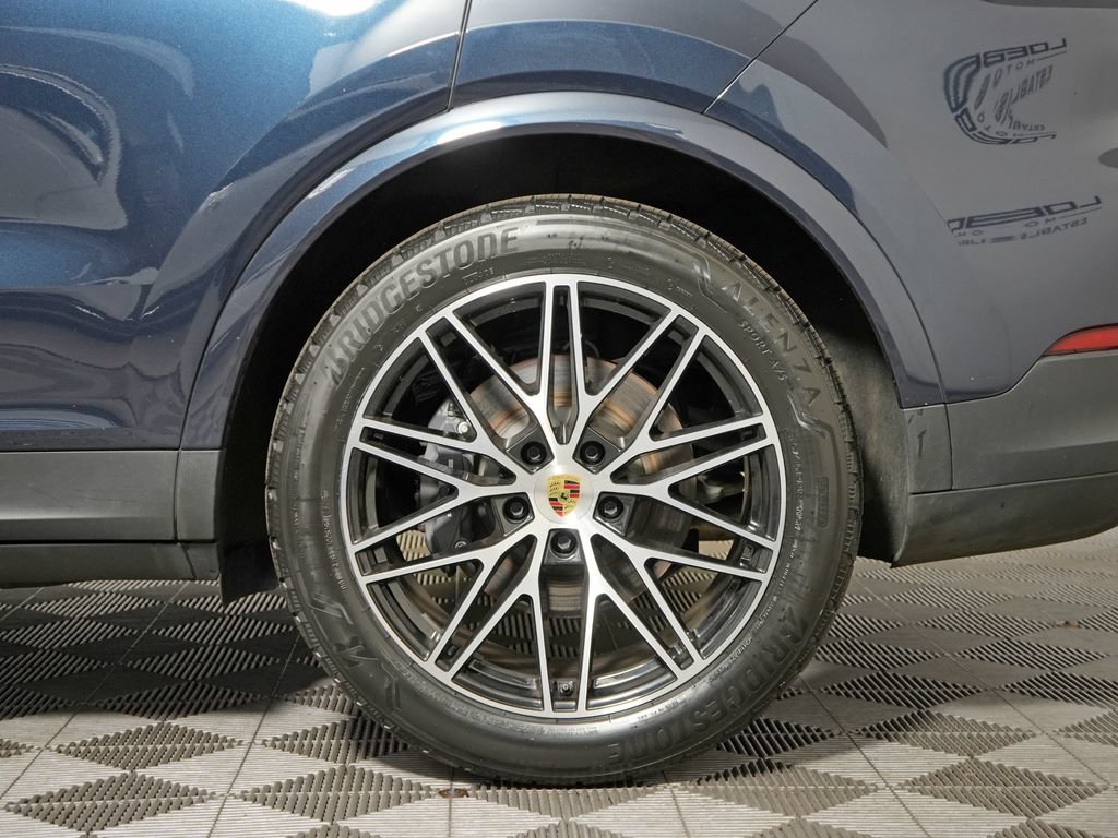Certified 2024 Porsche Cayenne AWD/4WD image 14