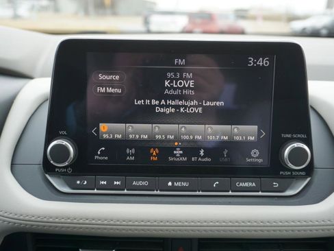 Used 2023 Nissan Rogue SV w/ SV Premium B Package image 12