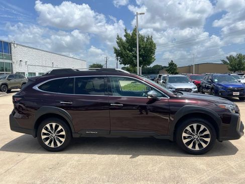 Used 2025 Subaru Outback Touring AWD/4WD image 3