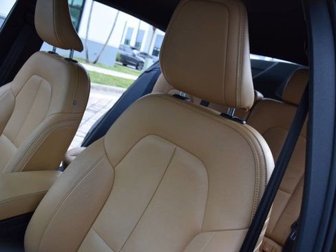 Used 2020 Volvo XC40 T5 Momentum w/ Protection Package Premier image 39