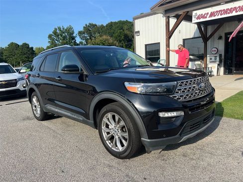 Used 2021 Ford Explorer Limited AWD/4WD image 2