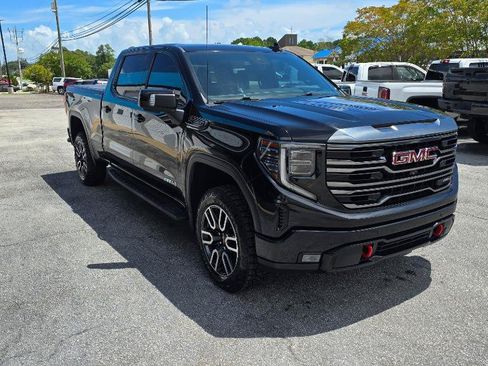 Used 2022 GMC Sierra 1500 AT4 w/ AT4 Premium Package AWD/4WD image 3