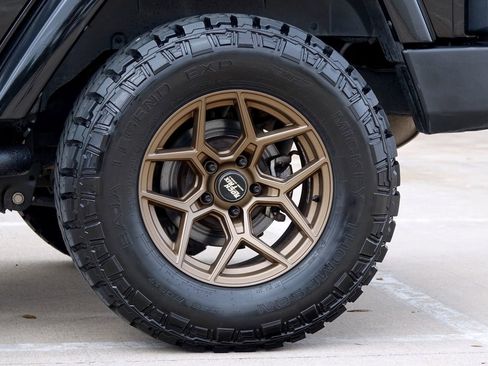 Used 2013 Jeep Wrangler Unlimited Rubicon w/ Connectivity Group image 25