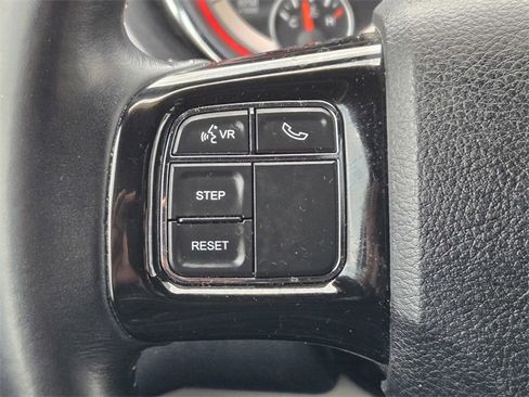 Used 2017 Dodge Grand Caravan SXT image 19