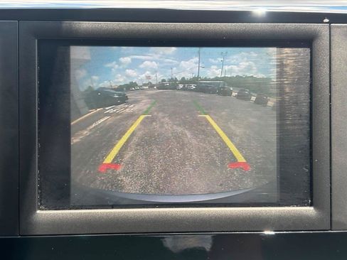 Used 2021 Chrysler Voyager LX FWD image 22