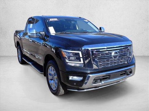 Used 2020 Nissan Titan SL w/ Moonroof Package image 6