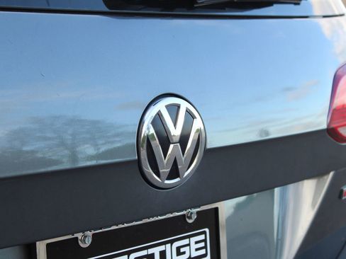 Used 2018 Volkswagen Golf S image 41