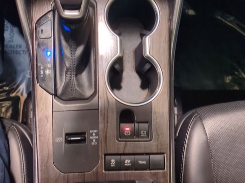 Used 2020 Toyota Highlander Limited image 18