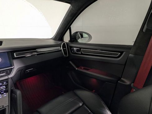 Used 2023 Porsche Cayenne GTS AWD/4WD image 21