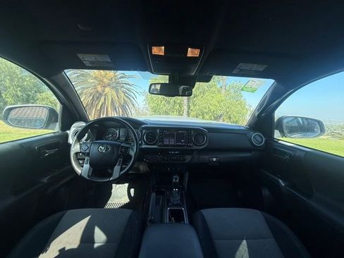 Used 2021 Toyota Tacoma TRD Sport image 17