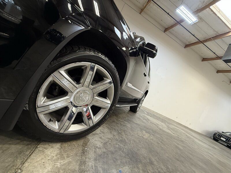 Used 2018 Cadillac Escalade Luxury AWD/4WD image 11