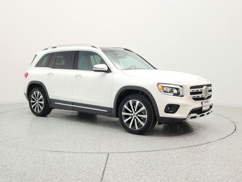 Used 2022 Mercedes-Benz GLB 250 image 3
